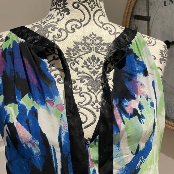 Beautiful halter top with lace trim - Picture 3 of 5